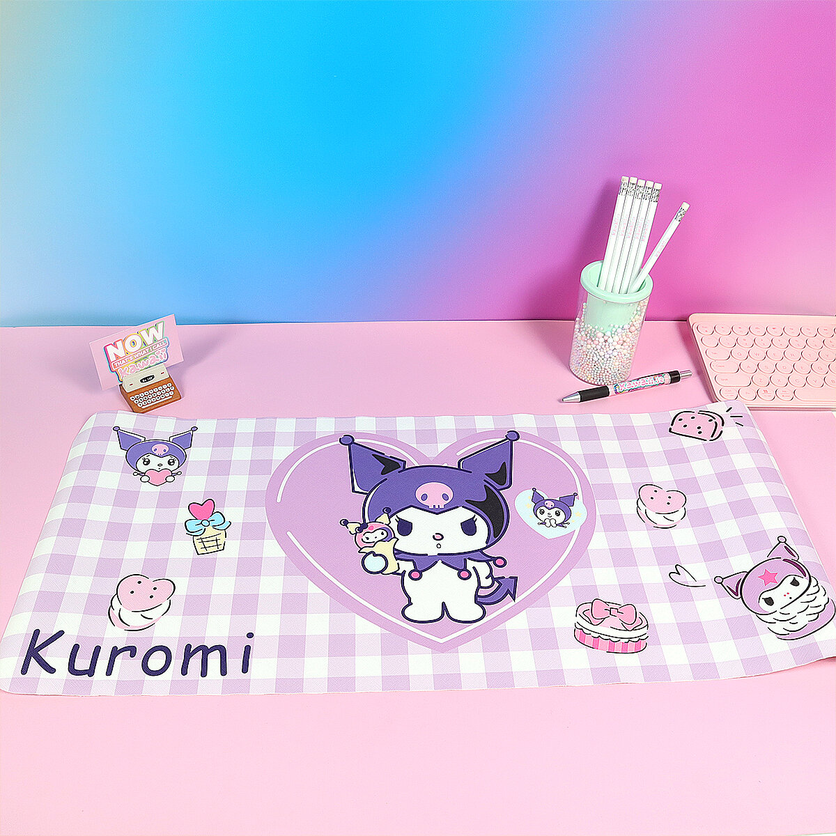 Lila-rutigt skrivbordsunderlägg - Kuromi i hjärta