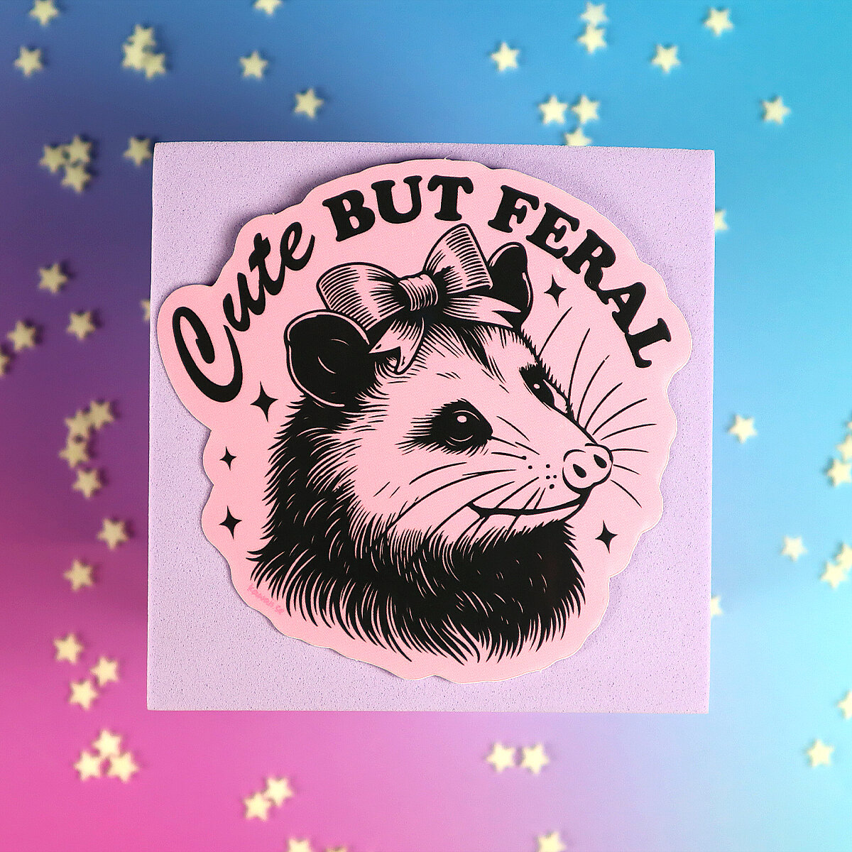 Stor sticker - Cute but feral opossum