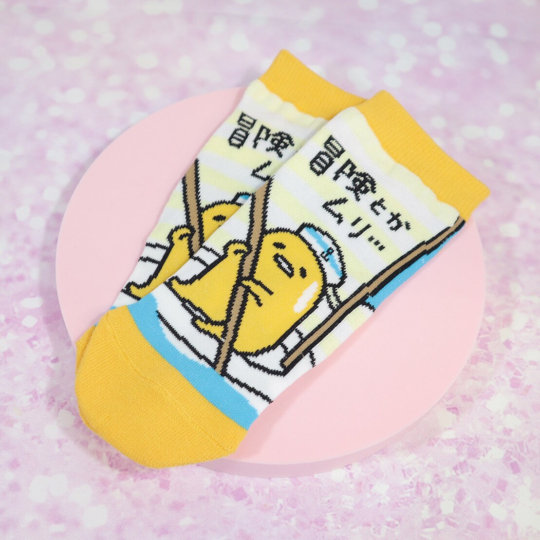 Gul-vita Gudetama-strumpor, till sjöss
