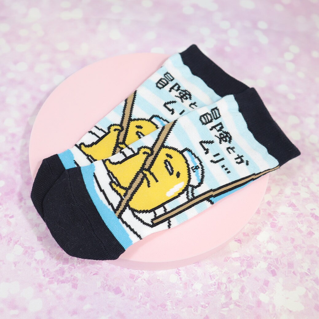 Svarta och blåvitrandiga Gudetama-strumpor, till sjöss