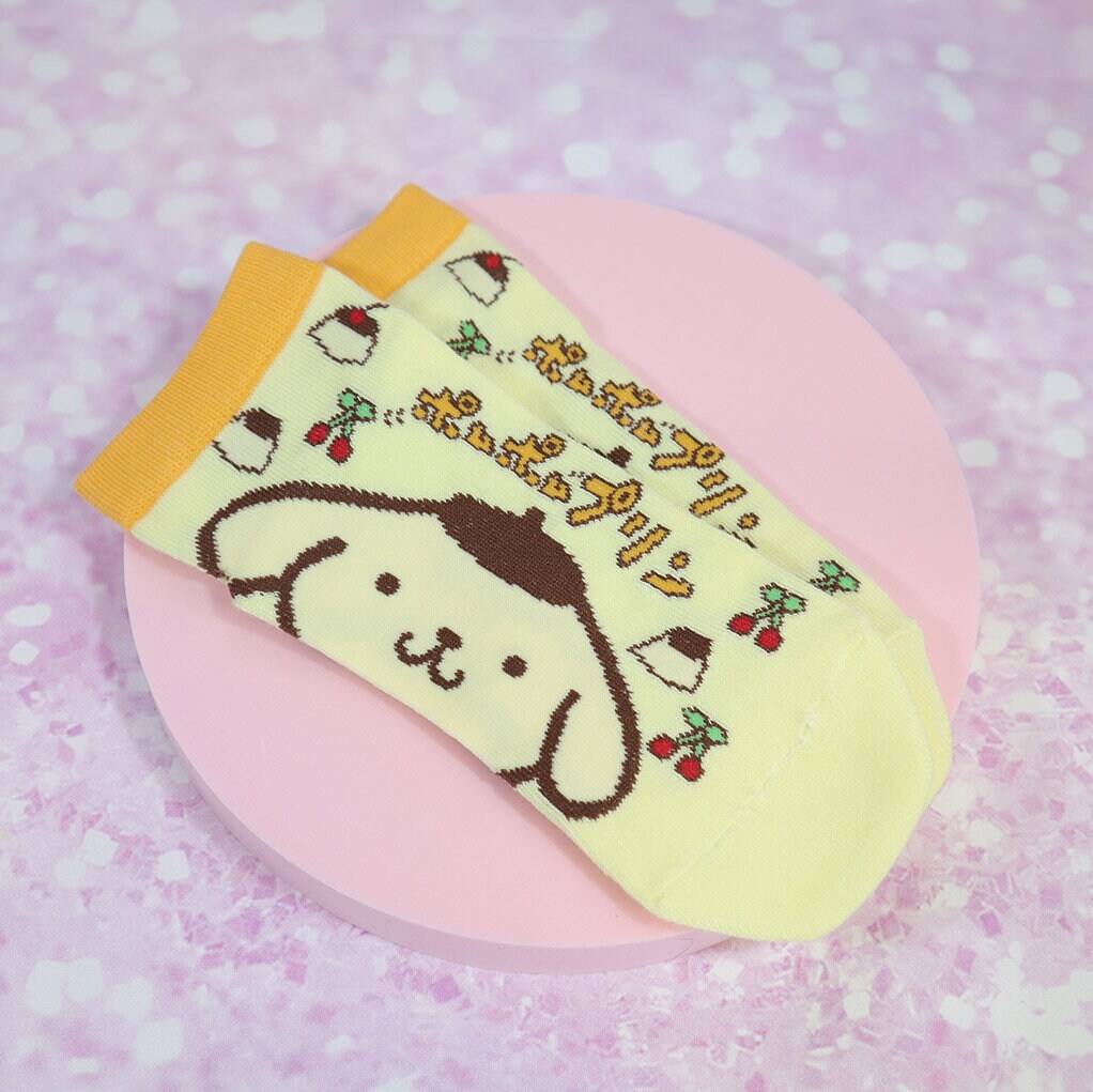 Gula Pompompurin-strumpor med körsbär