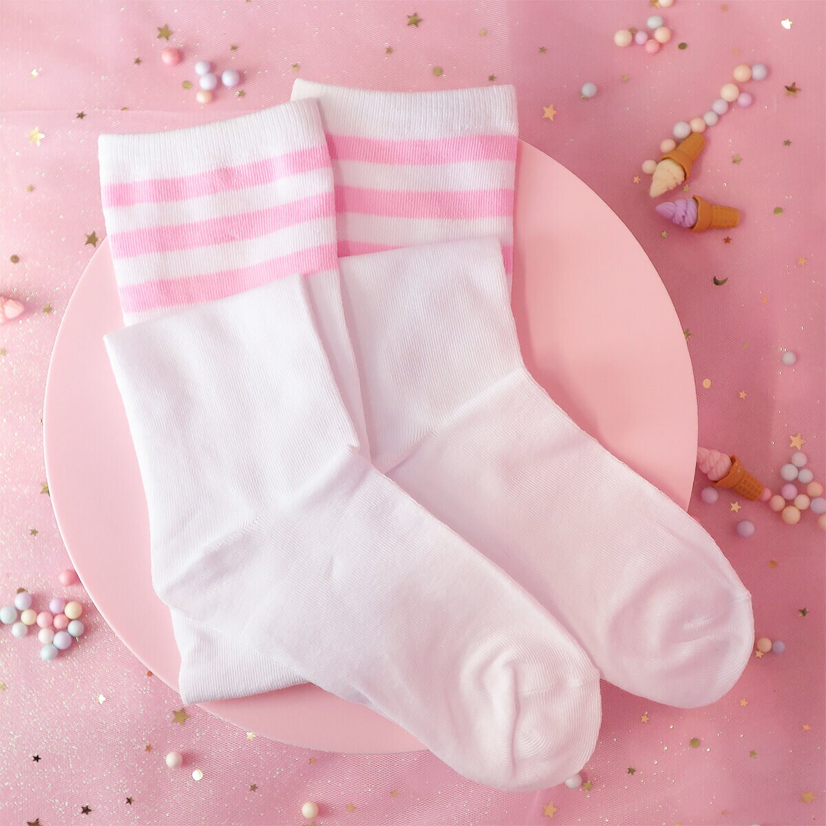 Vita knästrumpor med rosa streck