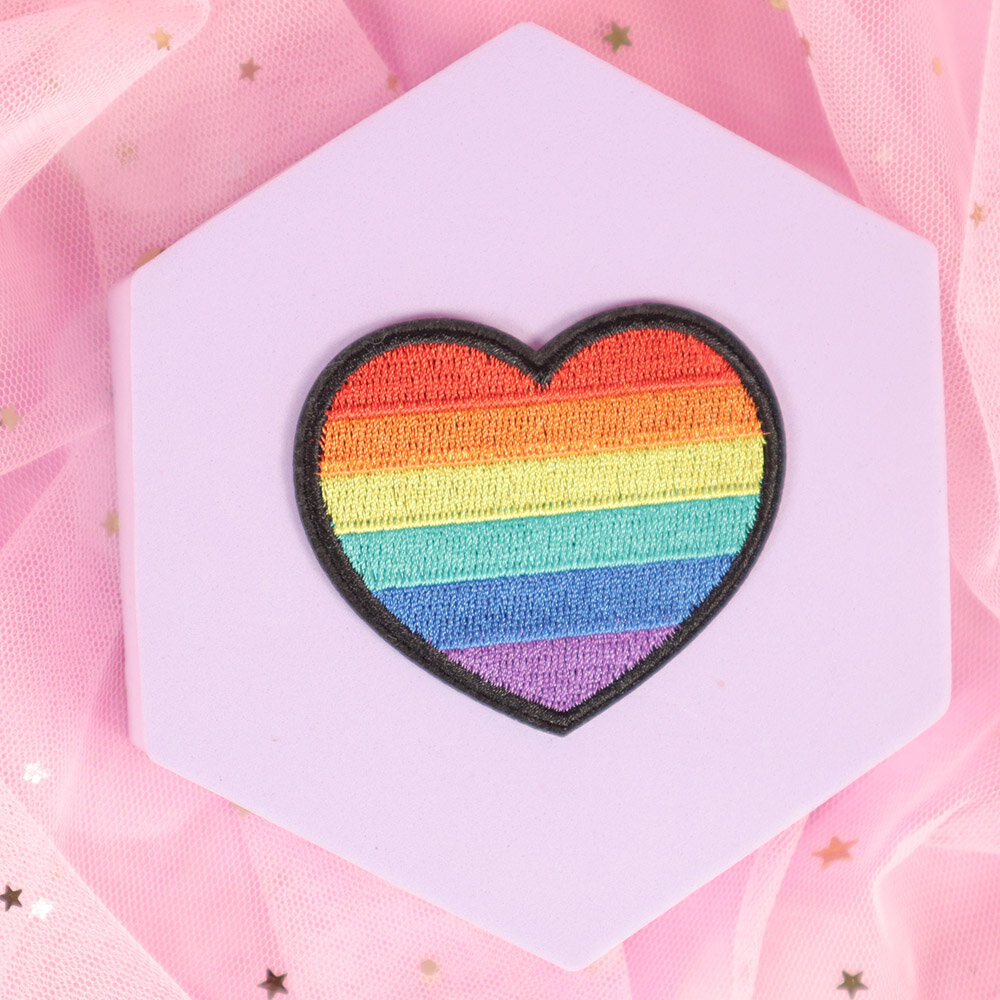 Tygmärke - Chonky rainbow heart