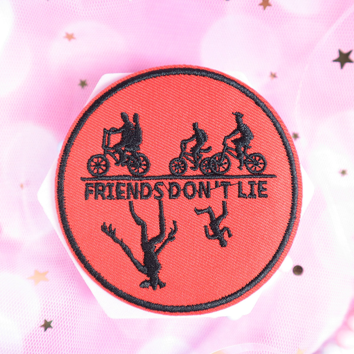 TygmÃ¤rke - Stranger Things, Friends donÂ´t lie