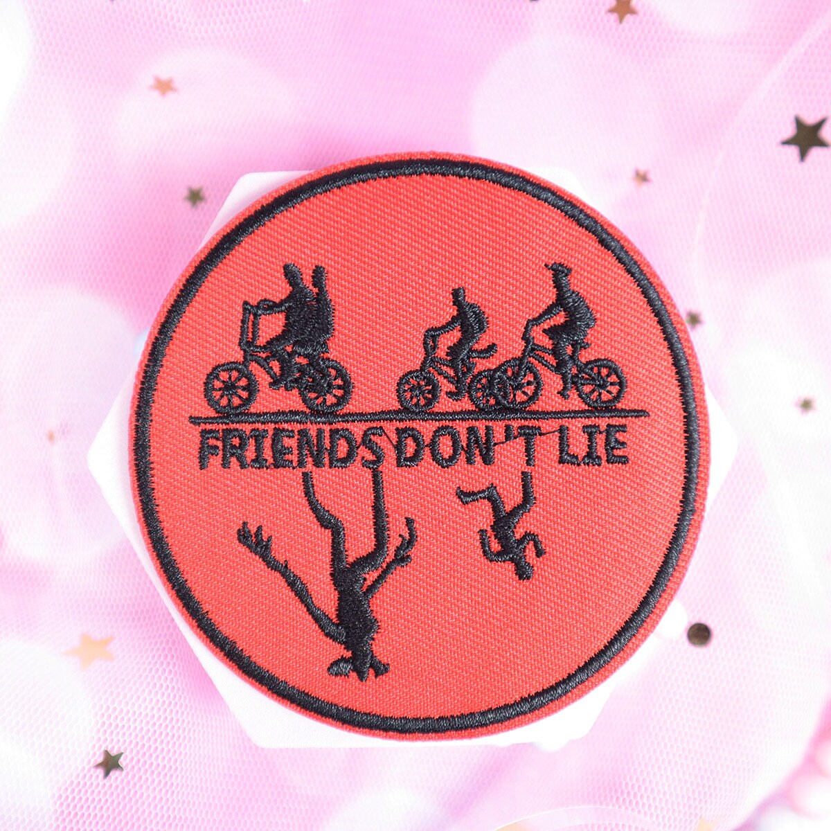 Tygmärke - Stranger Things, Friends don´t lie