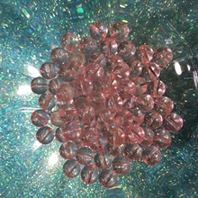 Rosa transparenta glaspärlor